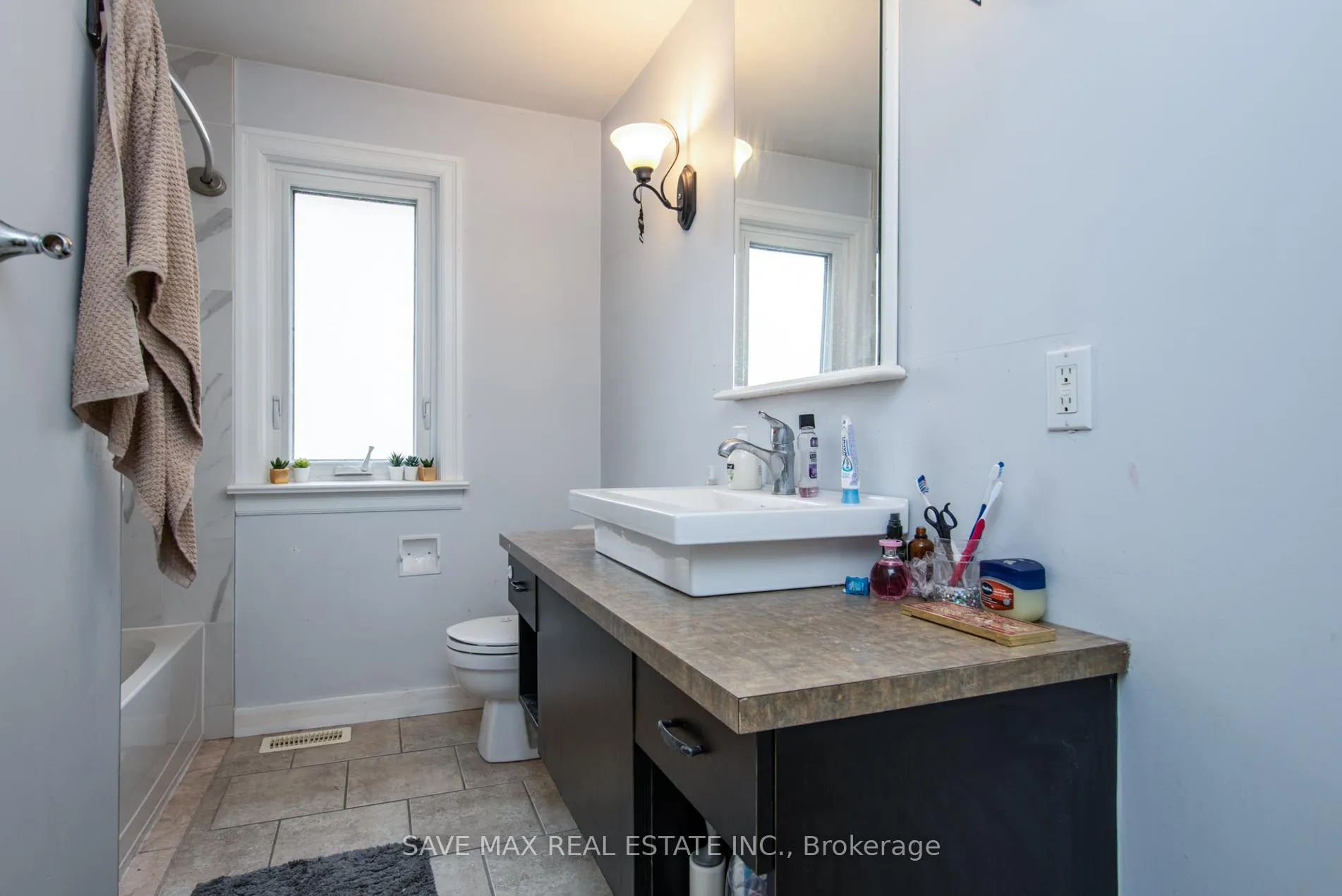 Photo 19 of 467 Stirling Avenue S, Kitchener — HOMEH