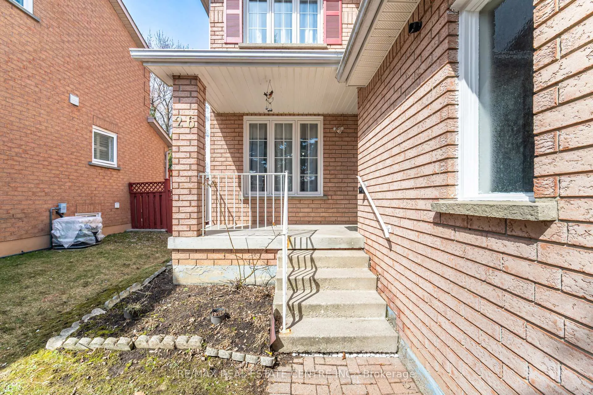 Photo 3 of 26 Braemore Road, Brampton, Brampton West — HOMEH