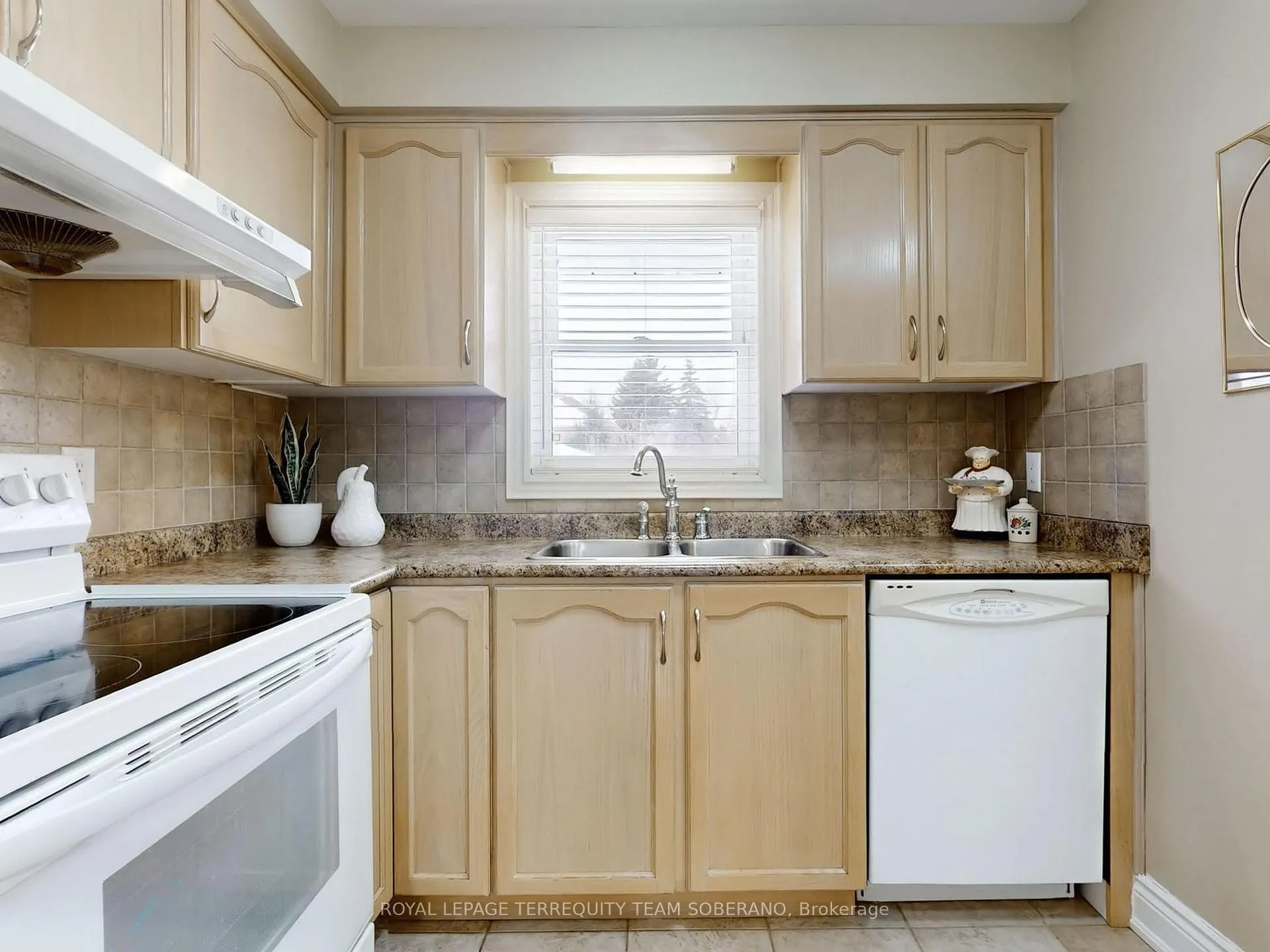 Photo 18 of 10 Gram Street, Vaughan, Maple — HOMEH