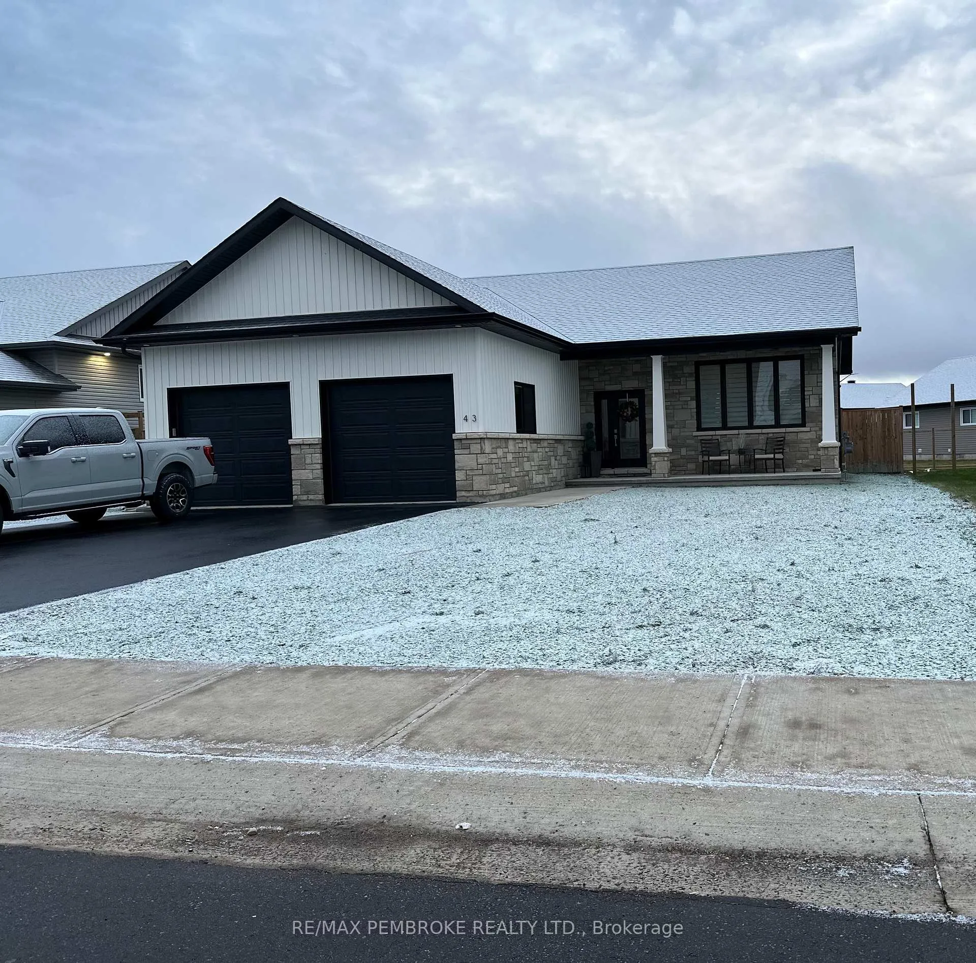 Photo 3 of 43 Liam Street, Petawawa — HOMEH