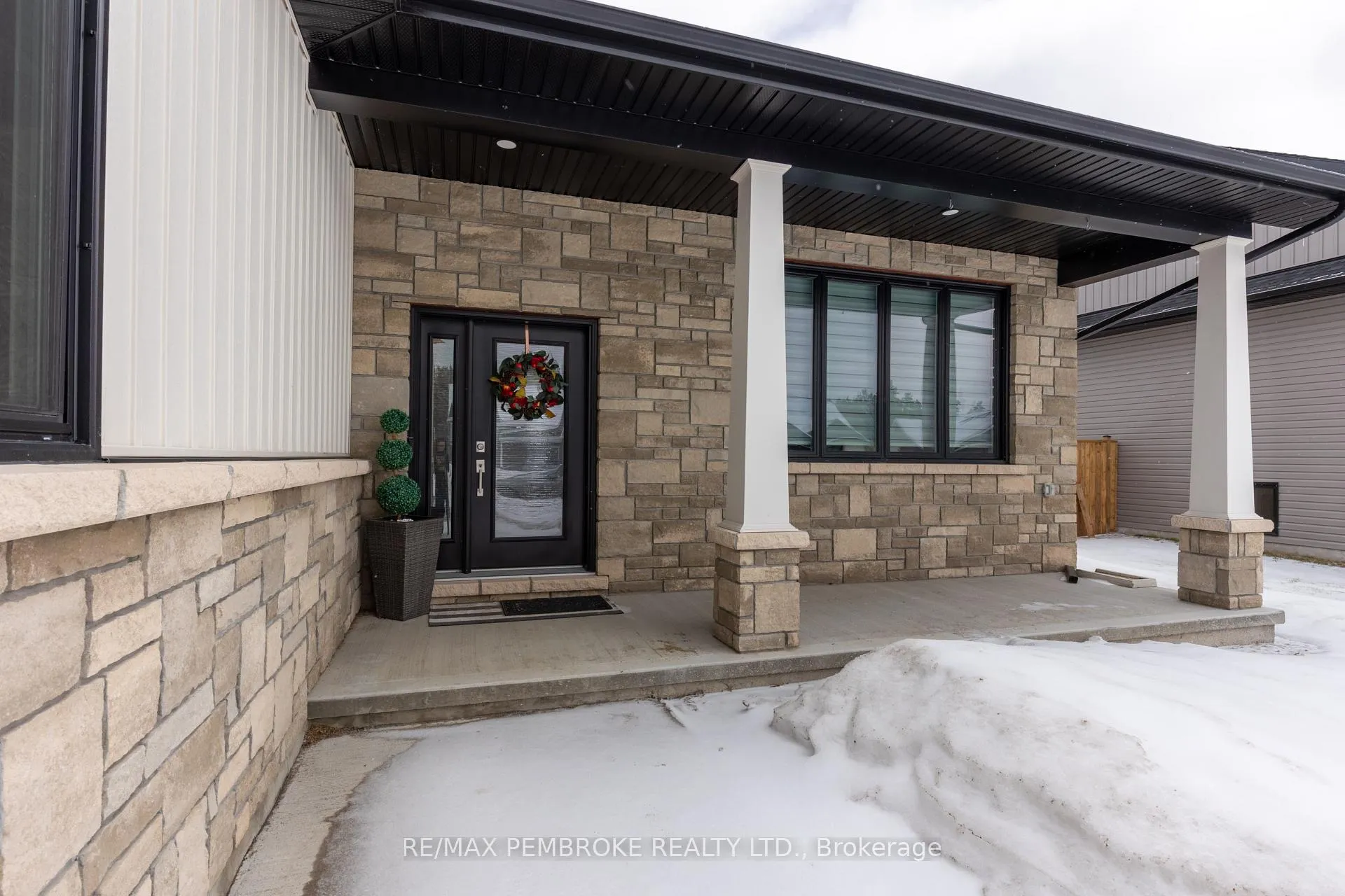 Photo 4 of 43 Liam Street, Petawawa — HOMEH