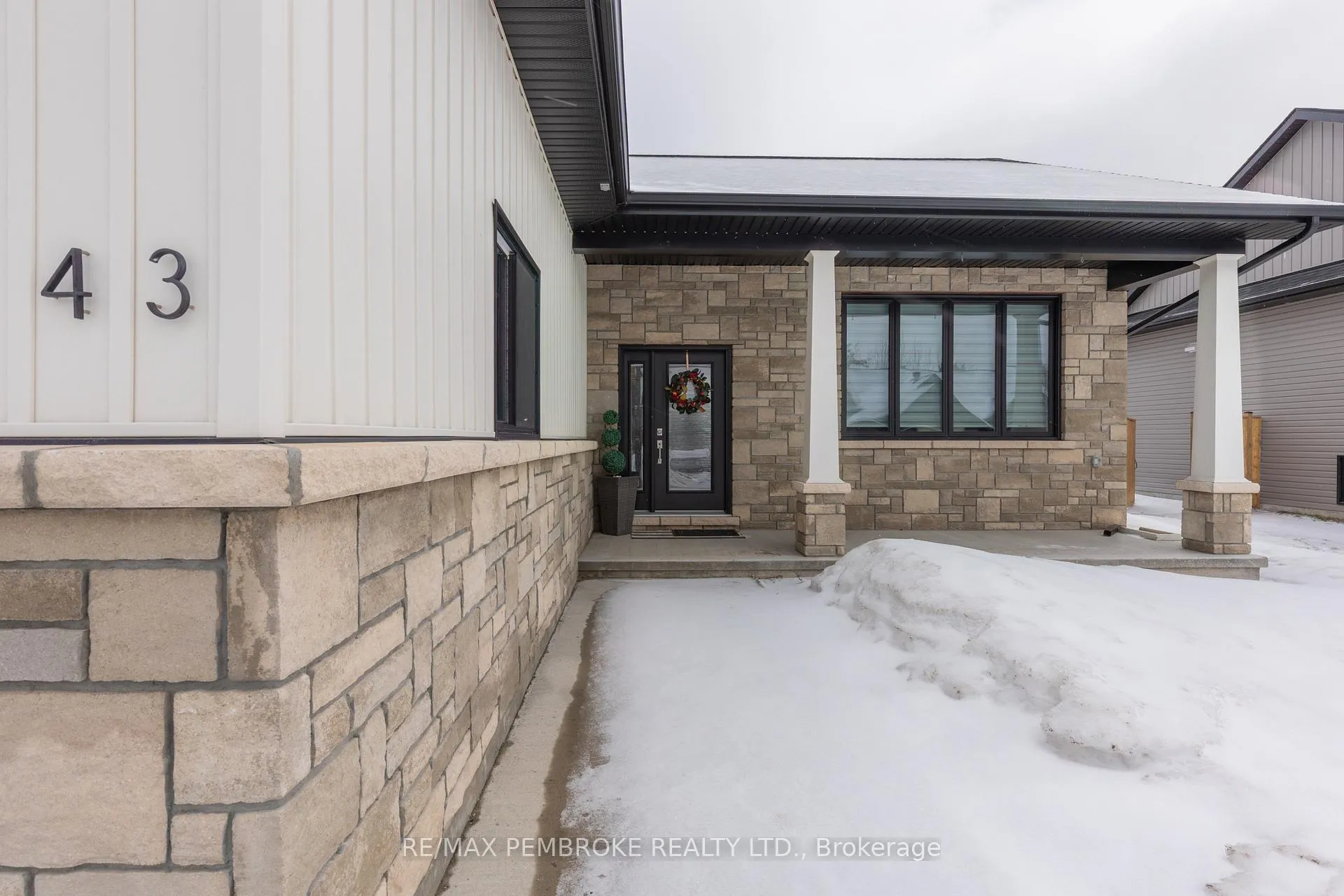 Photo 5 of 43 Liam Street, Petawawa — HOMEH