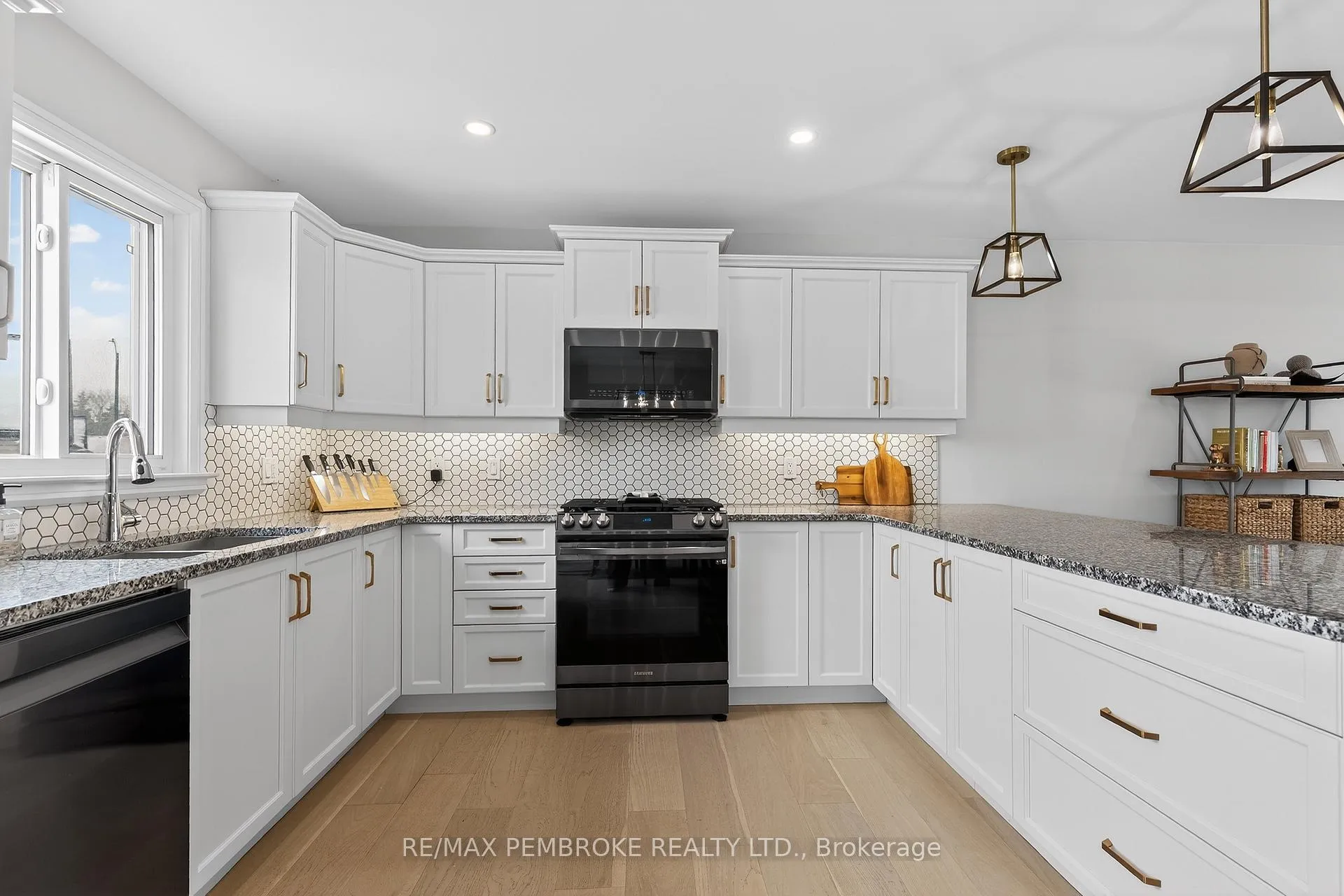 Photo 6 of 43 Liam Street, Petawawa — HOMEH
