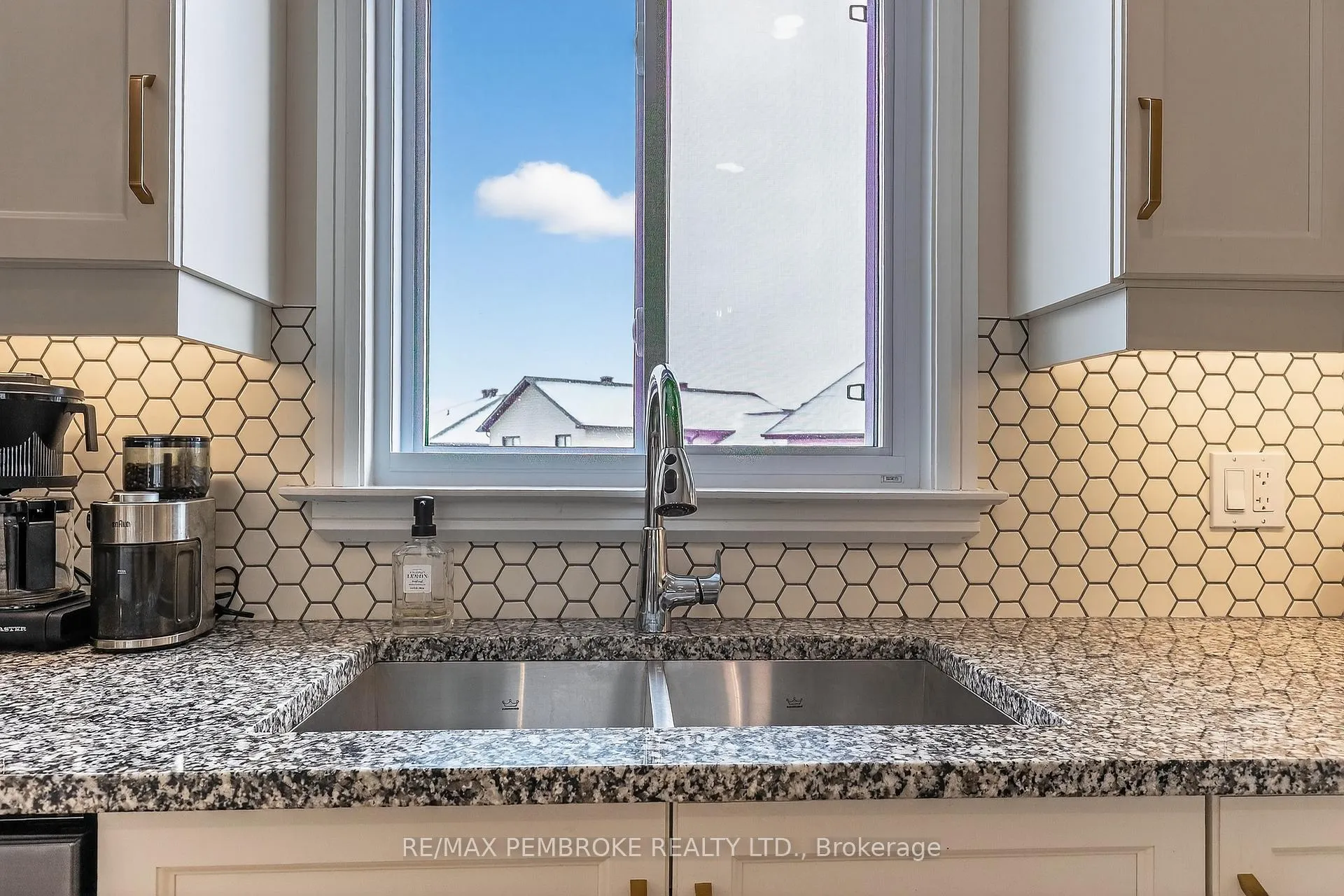 Photo 8 of 43 Liam Street, Petawawa — HOMEH