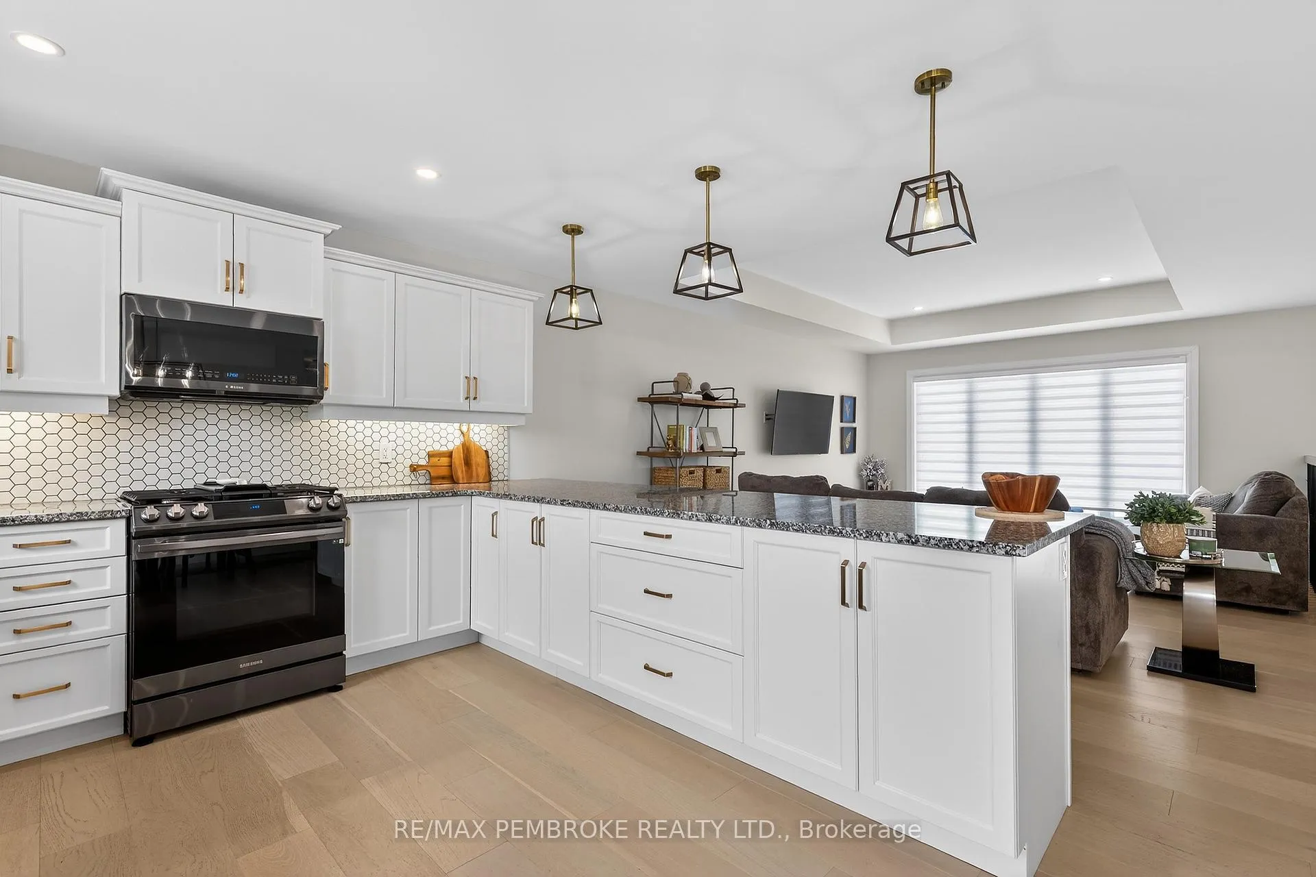 Photo 11 of 43 Liam Street, Petawawa — HOMEH