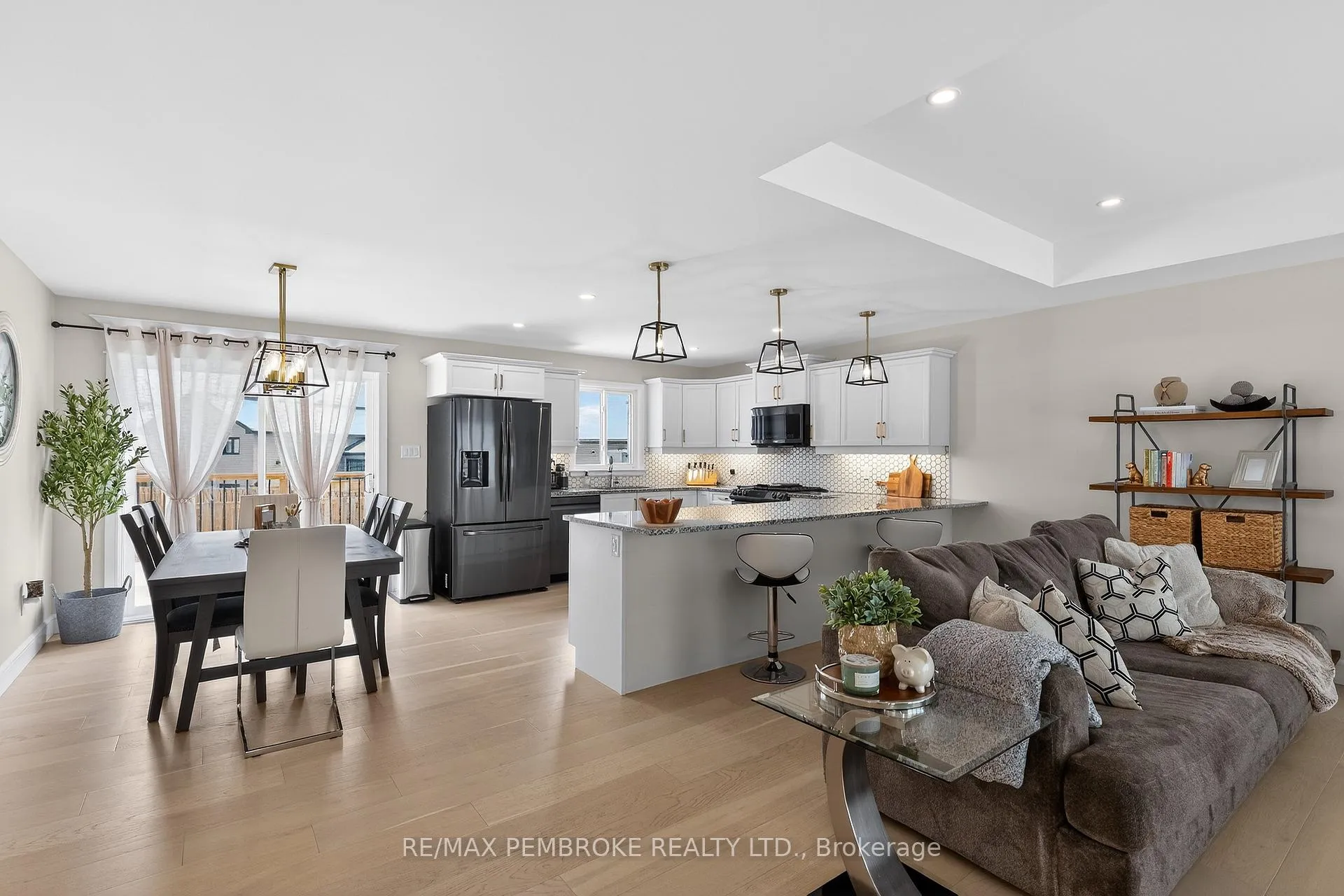 Photo 12 of 43 Liam Street, Petawawa — HOMEH