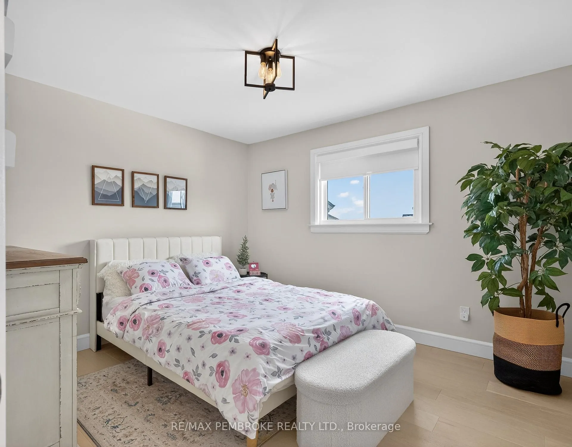 Photo 35 of 43 Liam Street, Petawawa — HOMEH