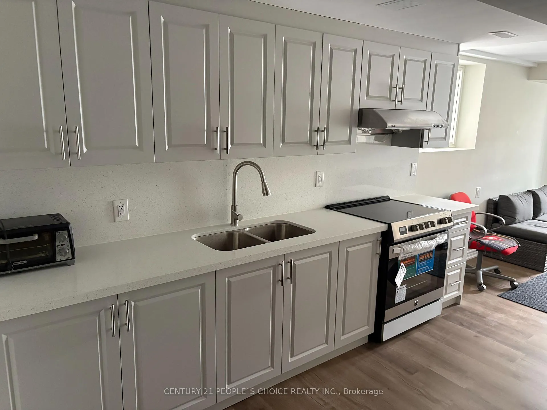 Photo 4 of Unit Bsmt, 11 Portrush Trail, Brampton, Credit Valley — HOMEH