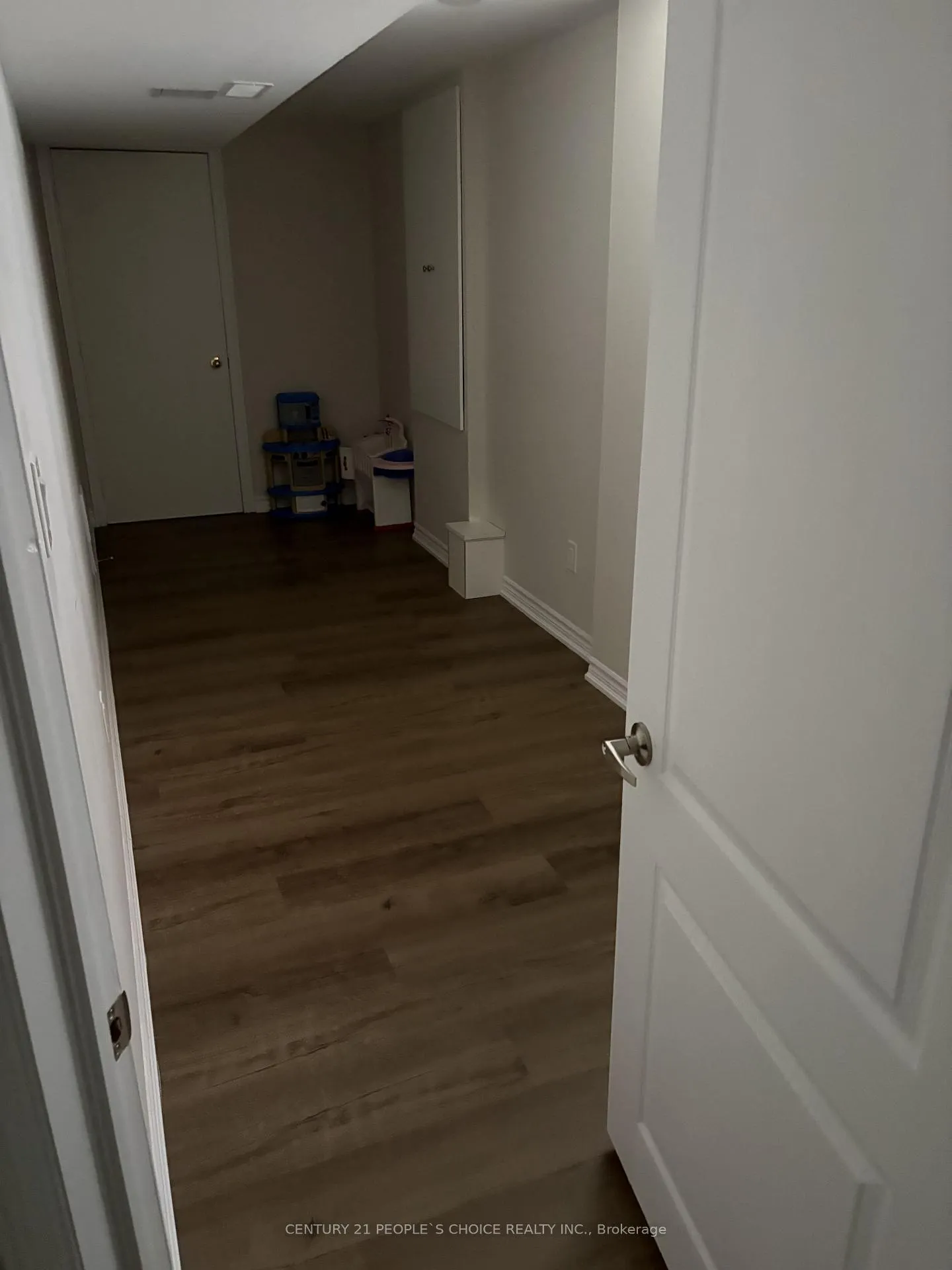 Photo 7 of Unit Bsmt, 11 Portrush Trail, Brampton, Credit Valley — HOMEH