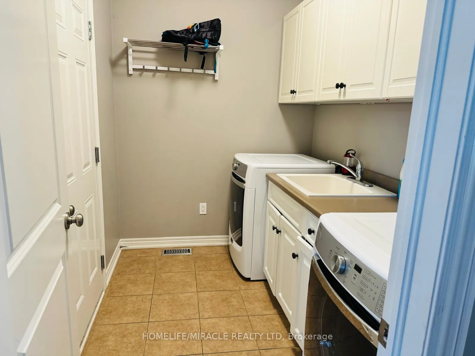 Photo 15 of 100 Creekside Drive, Welland, Coyle Creek — HOMEH