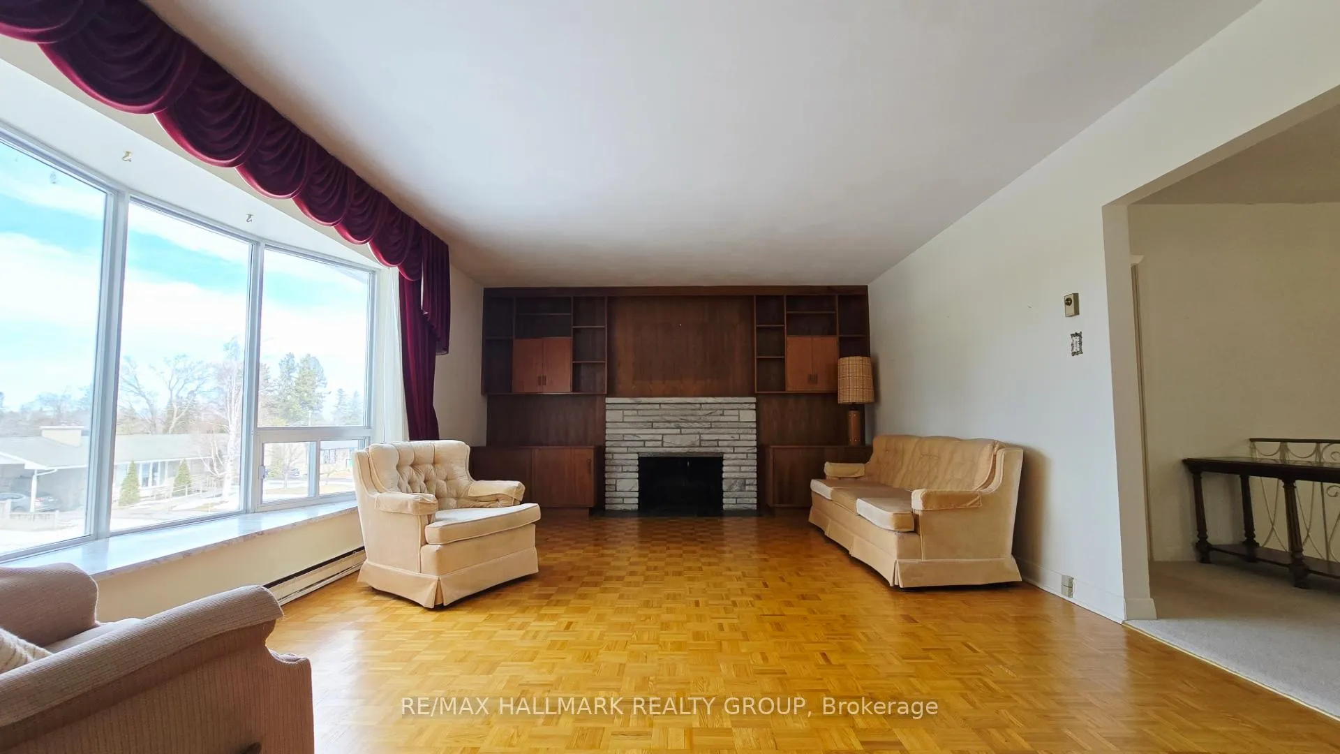 Photo 5 of 44 Foothills Drive, Ottawa, Lynwood Village — HOMEH