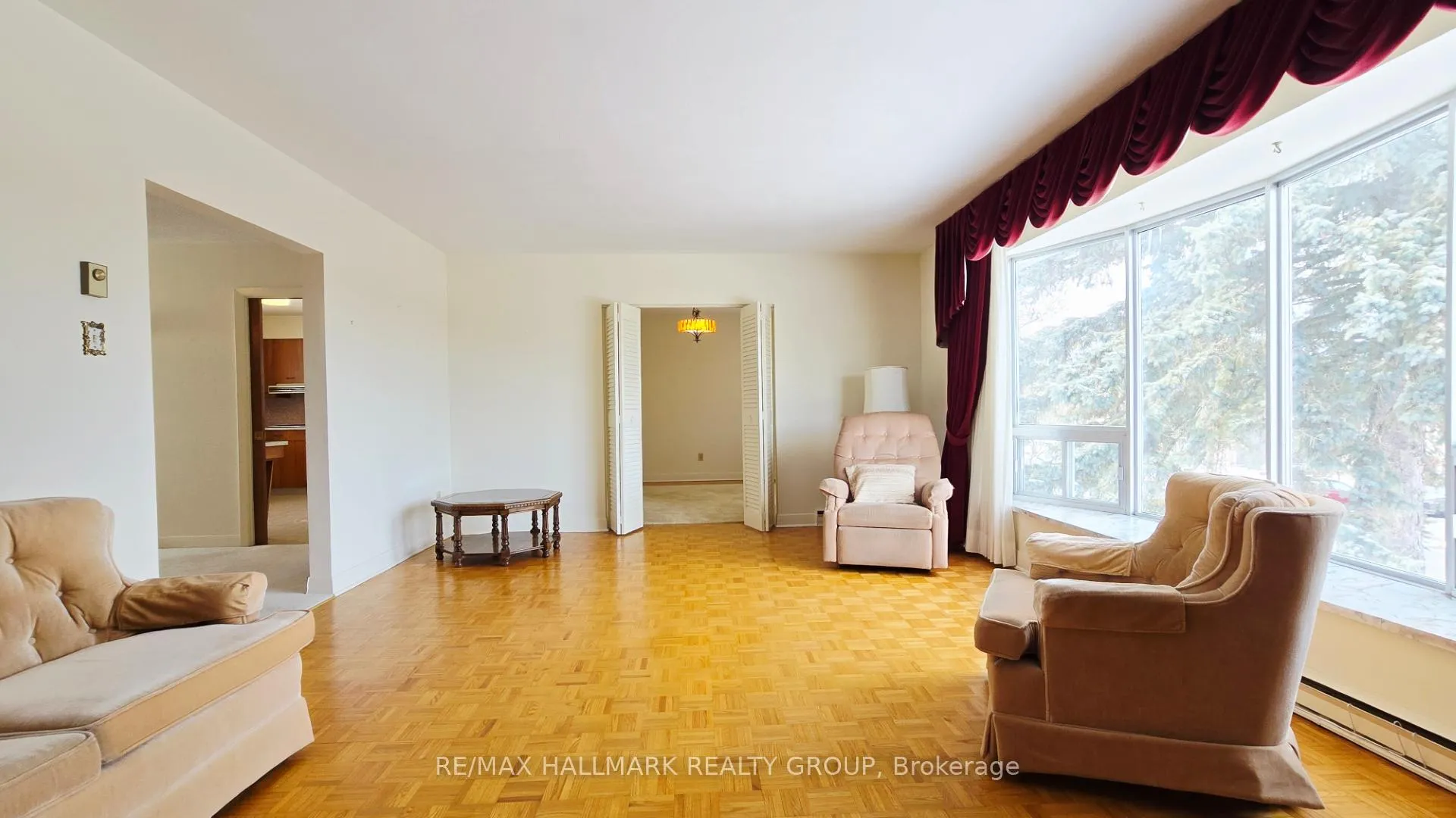 Photo 6 of 44 Foothills Drive, Ottawa, Lynwood Village — HOMEH