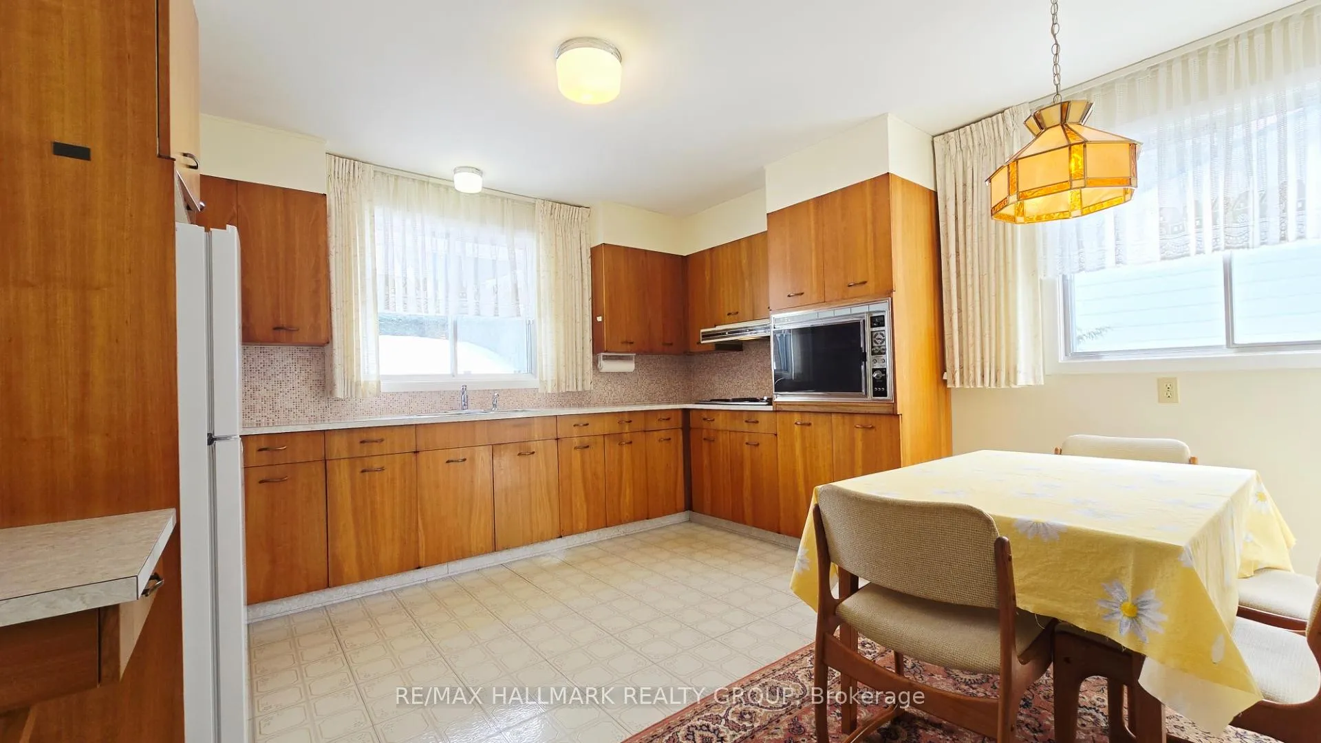 Photo 9 of 44 Foothills Drive, Ottawa, Lynwood Village — HOMEH