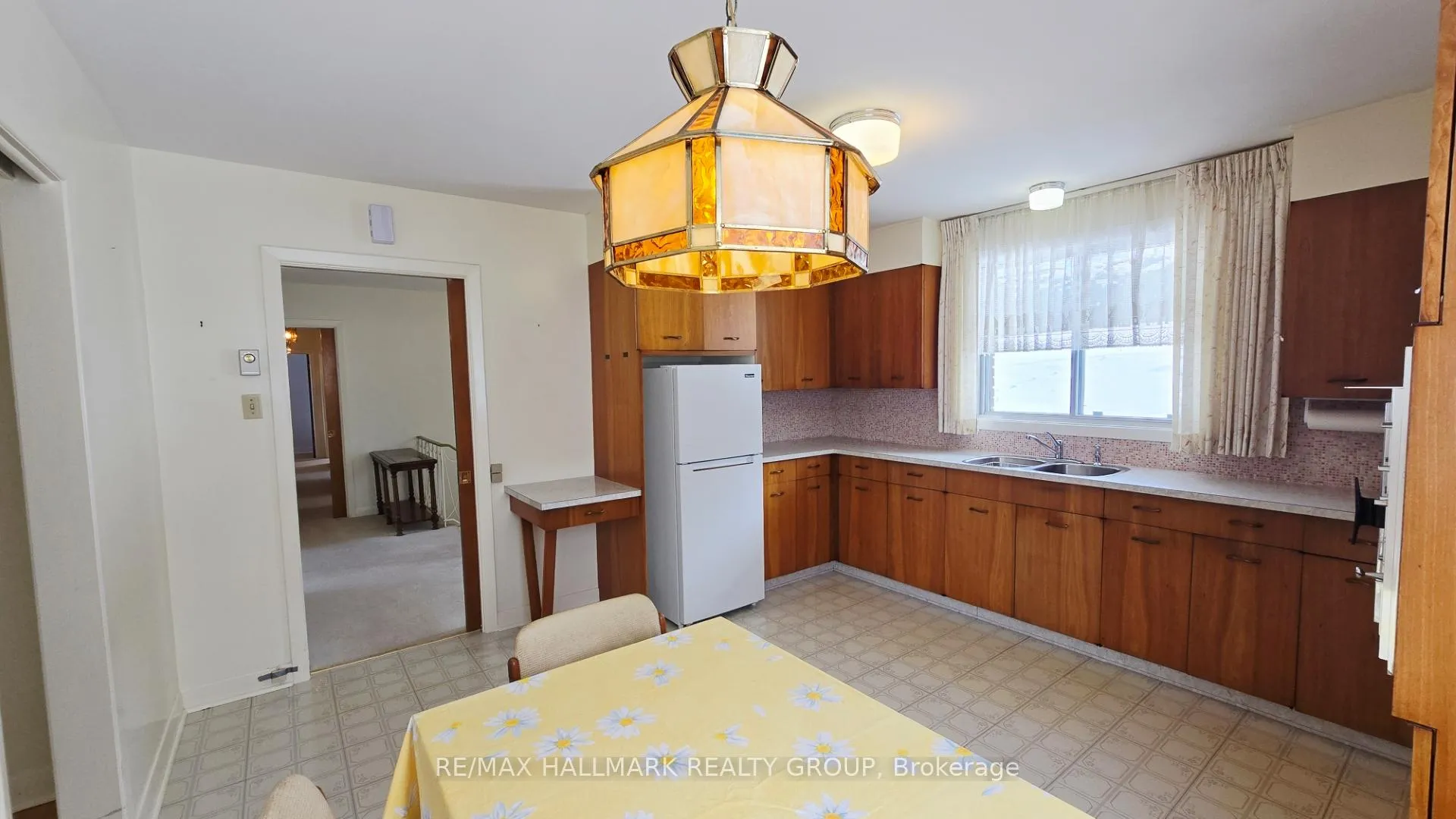 Photo 10 of 44 Foothills Drive, Ottawa, Lynwood Village — HOMEH