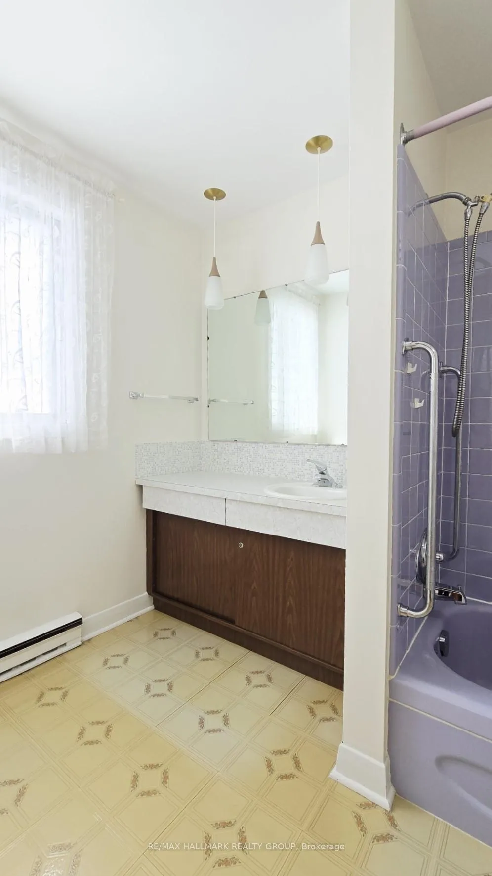 Photo 16 of 44 Foothills Drive, Ottawa, Lynwood Village — HOMEH