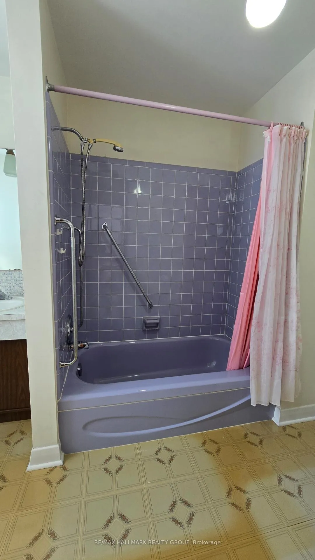 Photo 17 of 44 Foothills Drive, Ottawa, Lynwood Village — HOMEH
