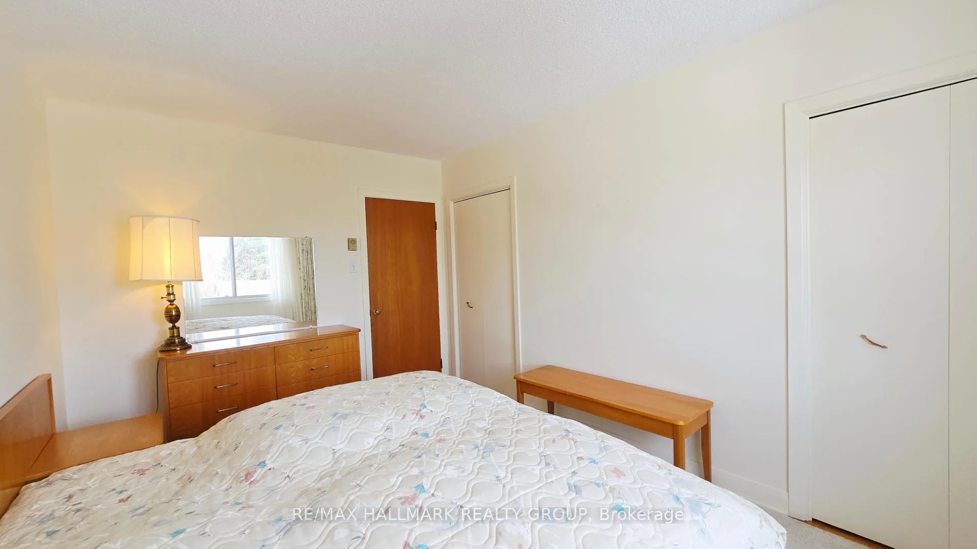 Photo 22 of 44 Foothills Drive, Ottawa, Lynwood Village — HOMEH