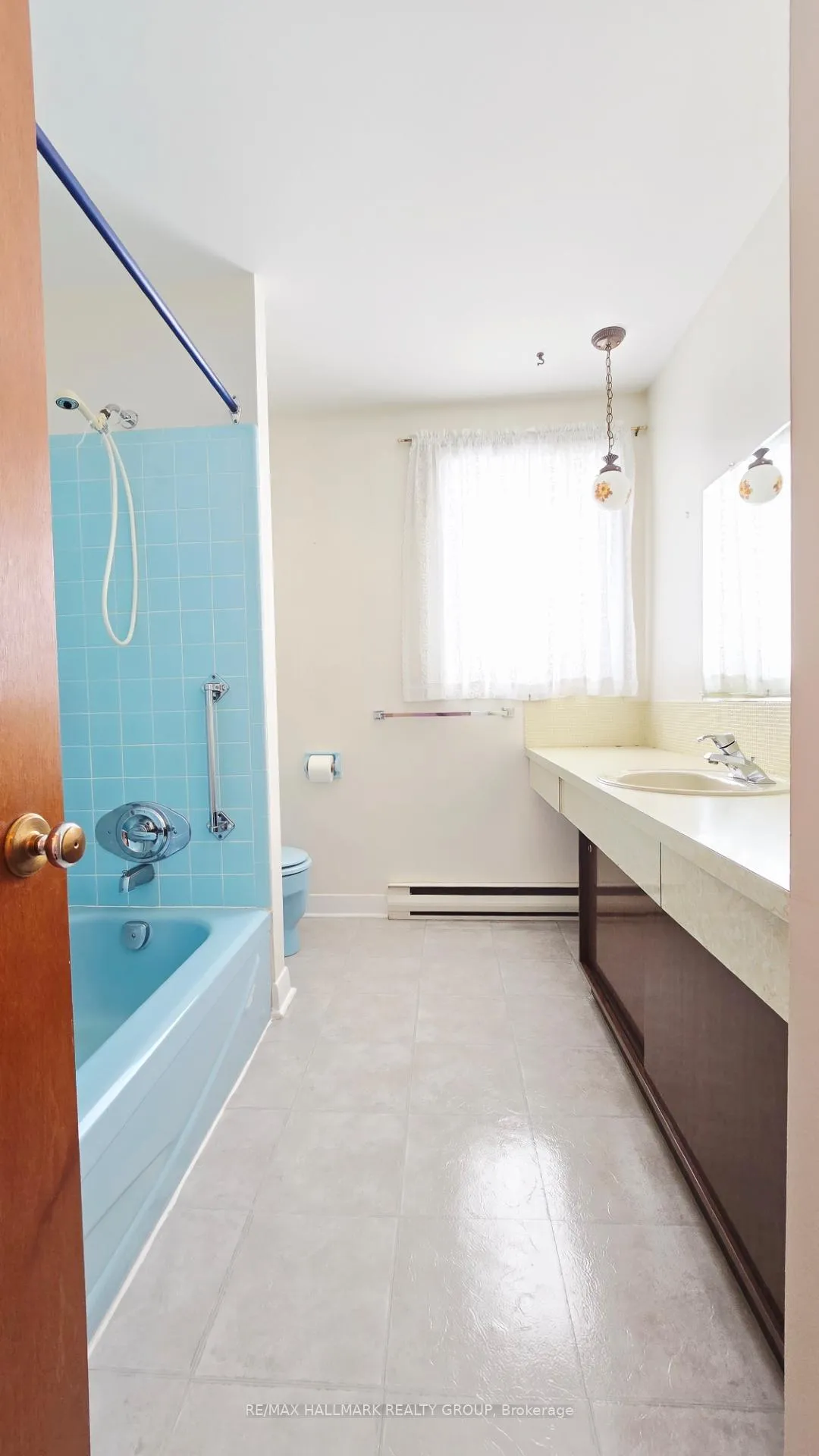 Photo 23 of 44 Foothills Drive, Ottawa, Lynwood Village — HOMEH