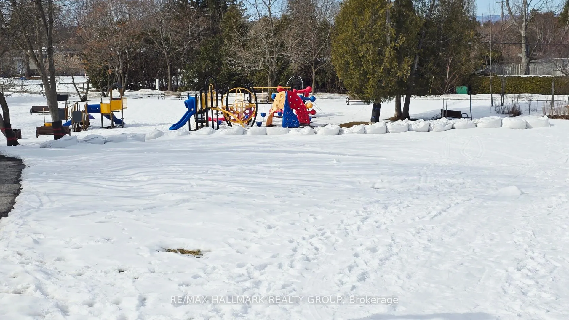 Photo 32 of 44 Foothills Drive, Ottawa, Lynwood Village — HOMEH