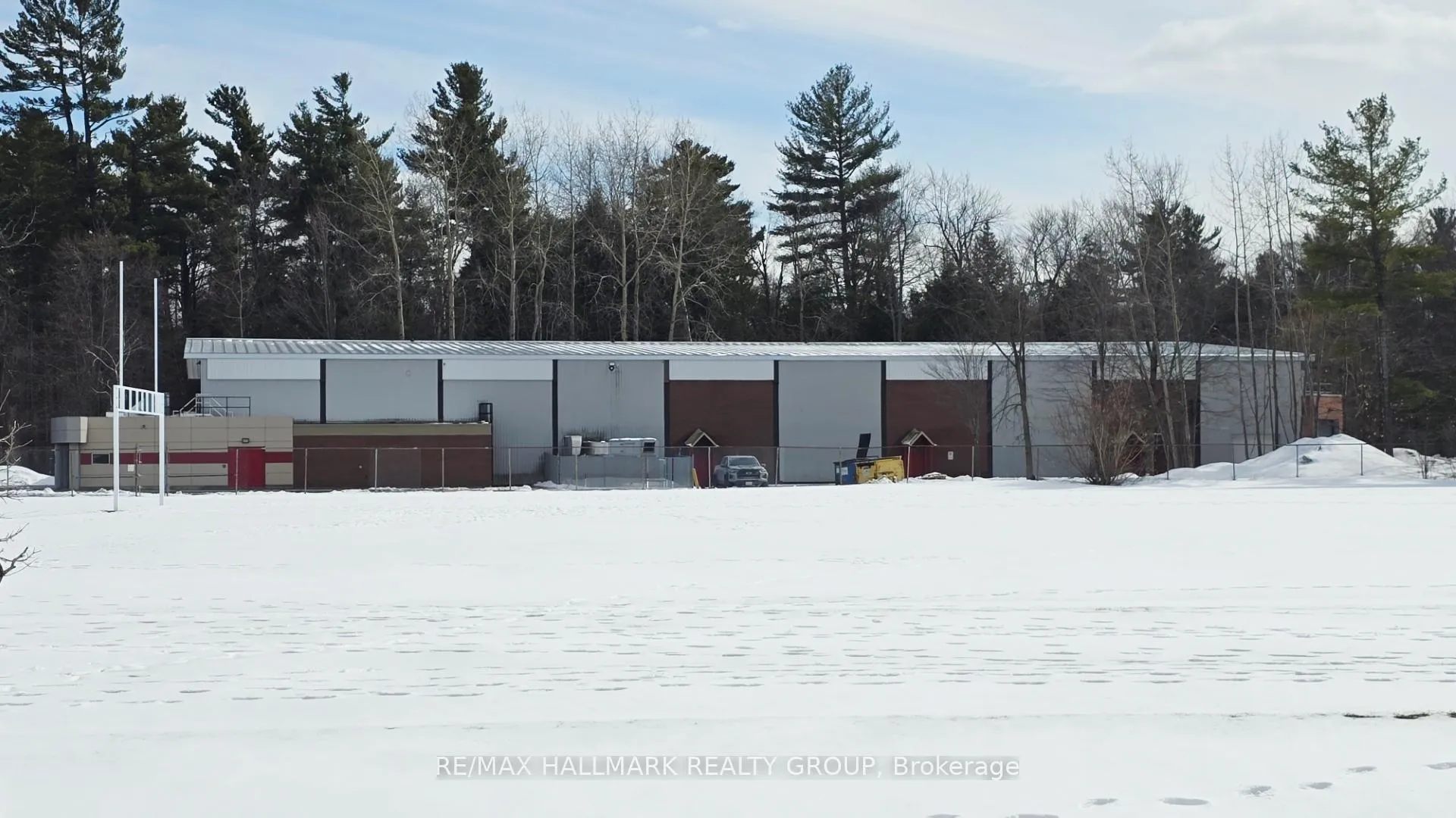 Photo 35 of 44 Foothills Drive, Ottawa, Lynwood Village — HOMEH