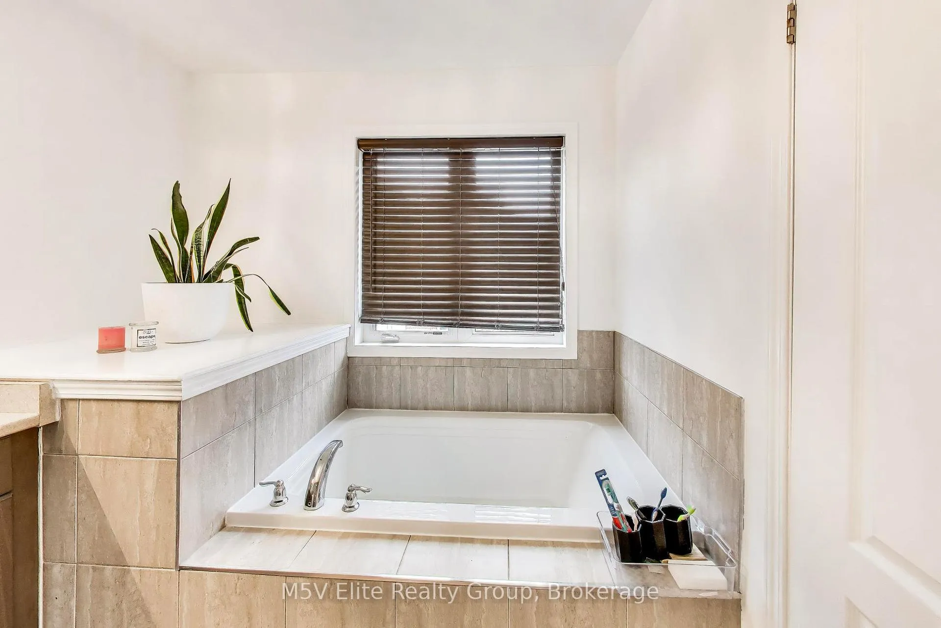 Photo 25 of 57 Agricola Road, Brampton, Northwest Brampton — HOMEH