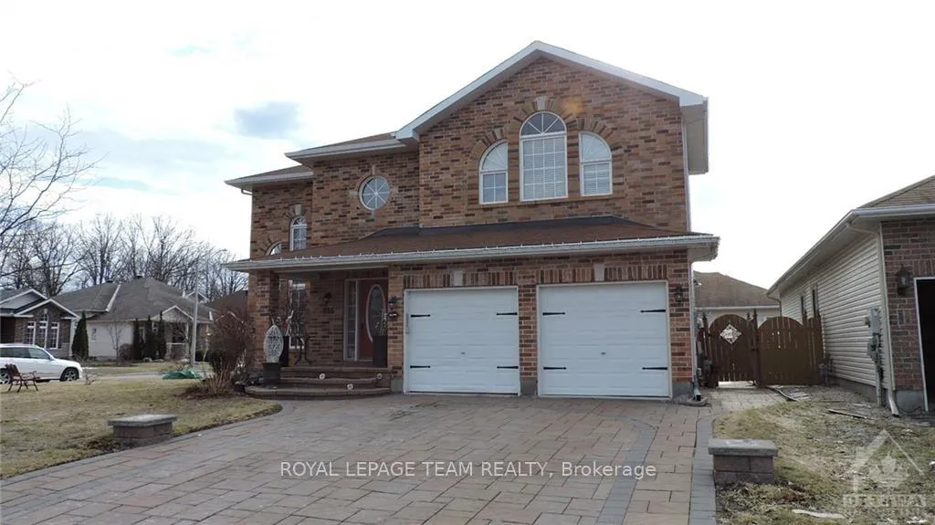 Front of Unit B, 685 Everlasting Crescent
