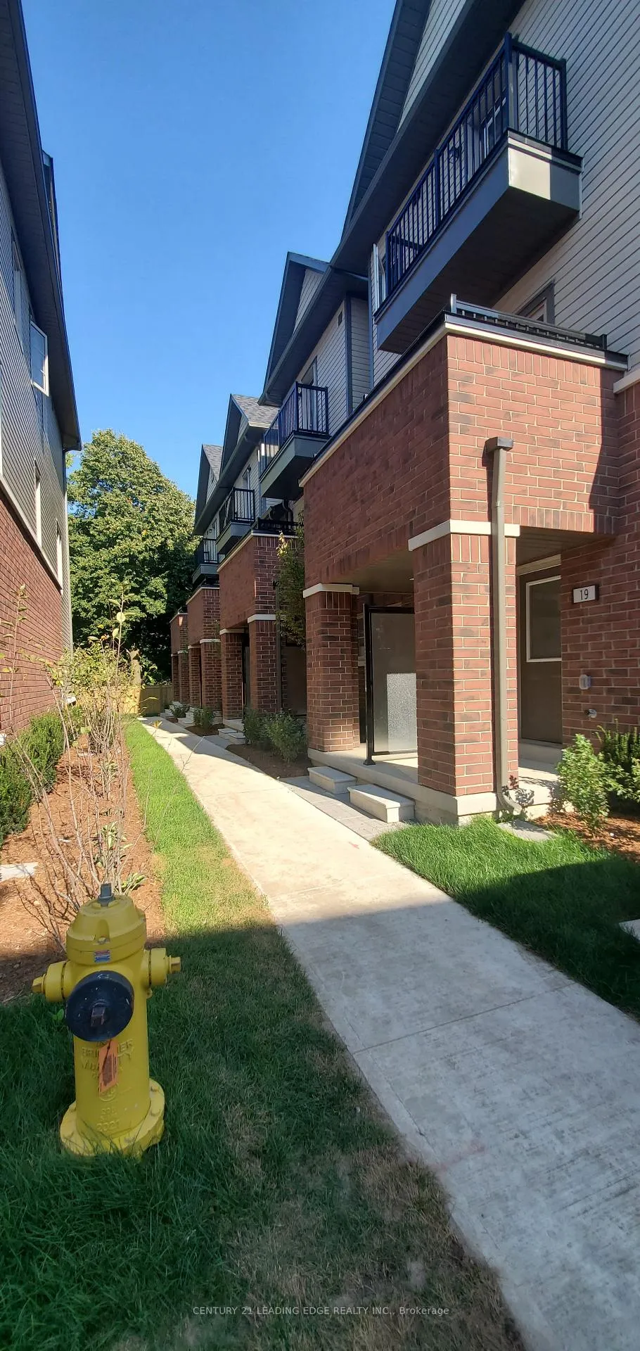 Photo 5 of 23 Petley Street, Clarington, Courtice — HOMEH
