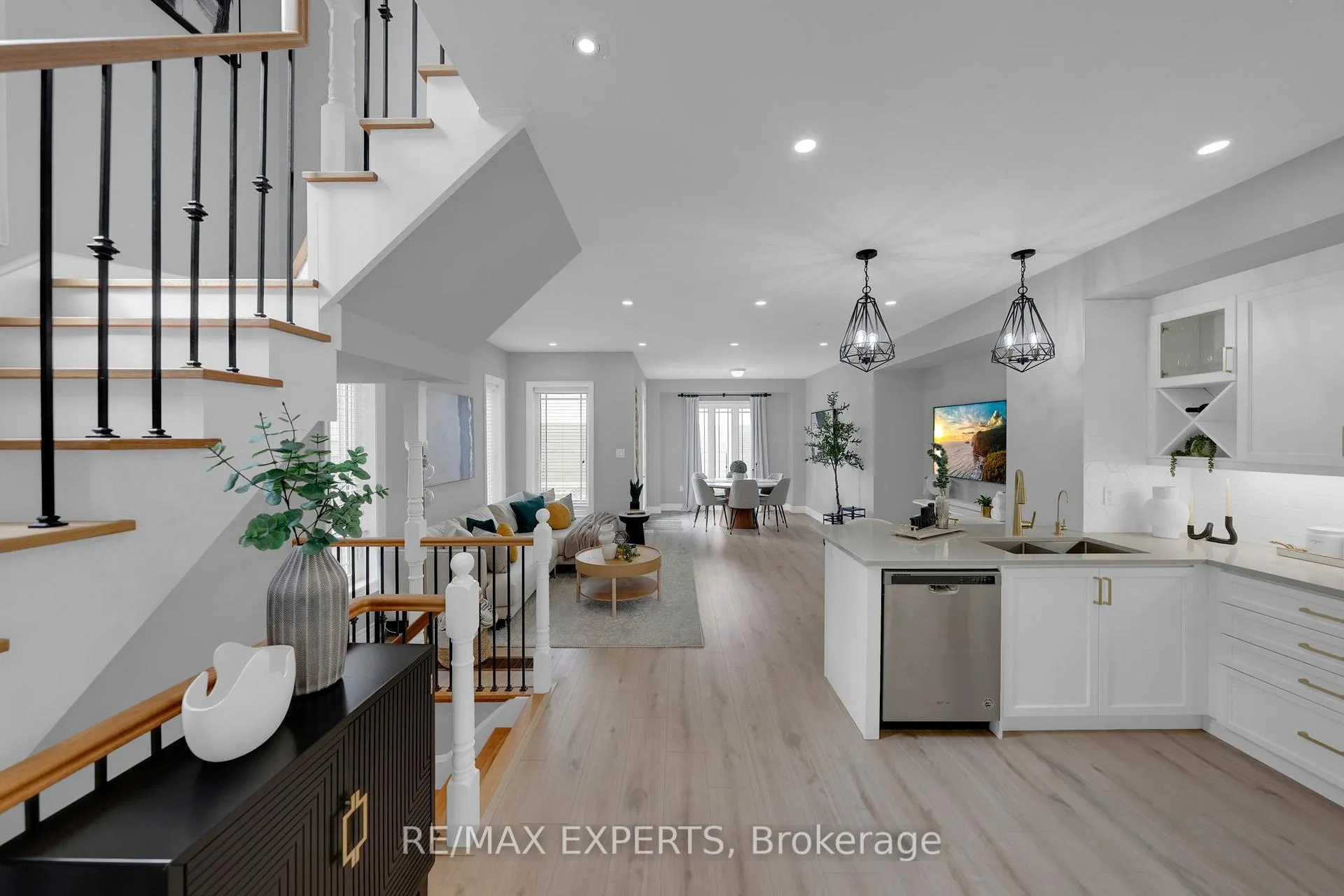 Photo 8 of 167 Walker Boulevard, New Tecumseth, Alliston — HOMEH