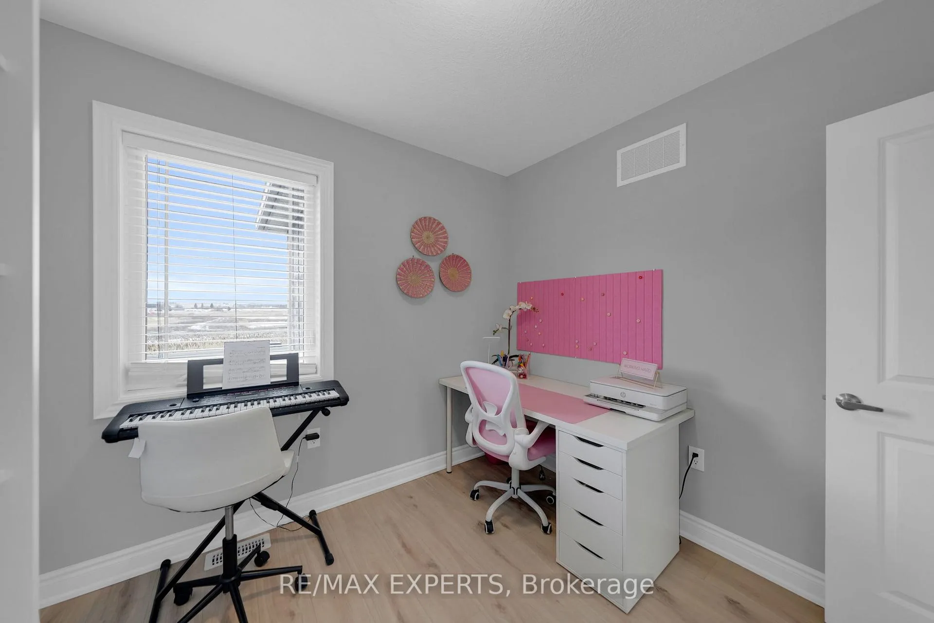 Photo 25 of 167 Walker Boulevard, New Tecumseth, Alliston — HOMEH