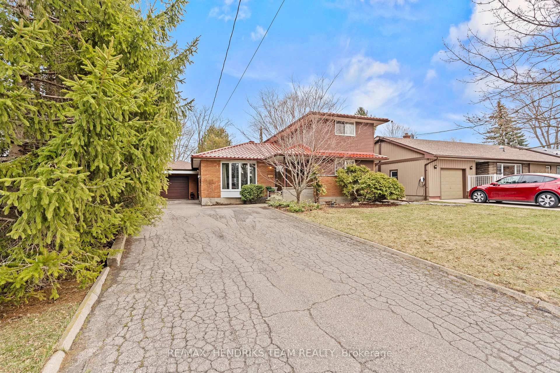 Photo 3 of 4 Ross Street, St. Catharines, Vine/Linwell — HOMEH