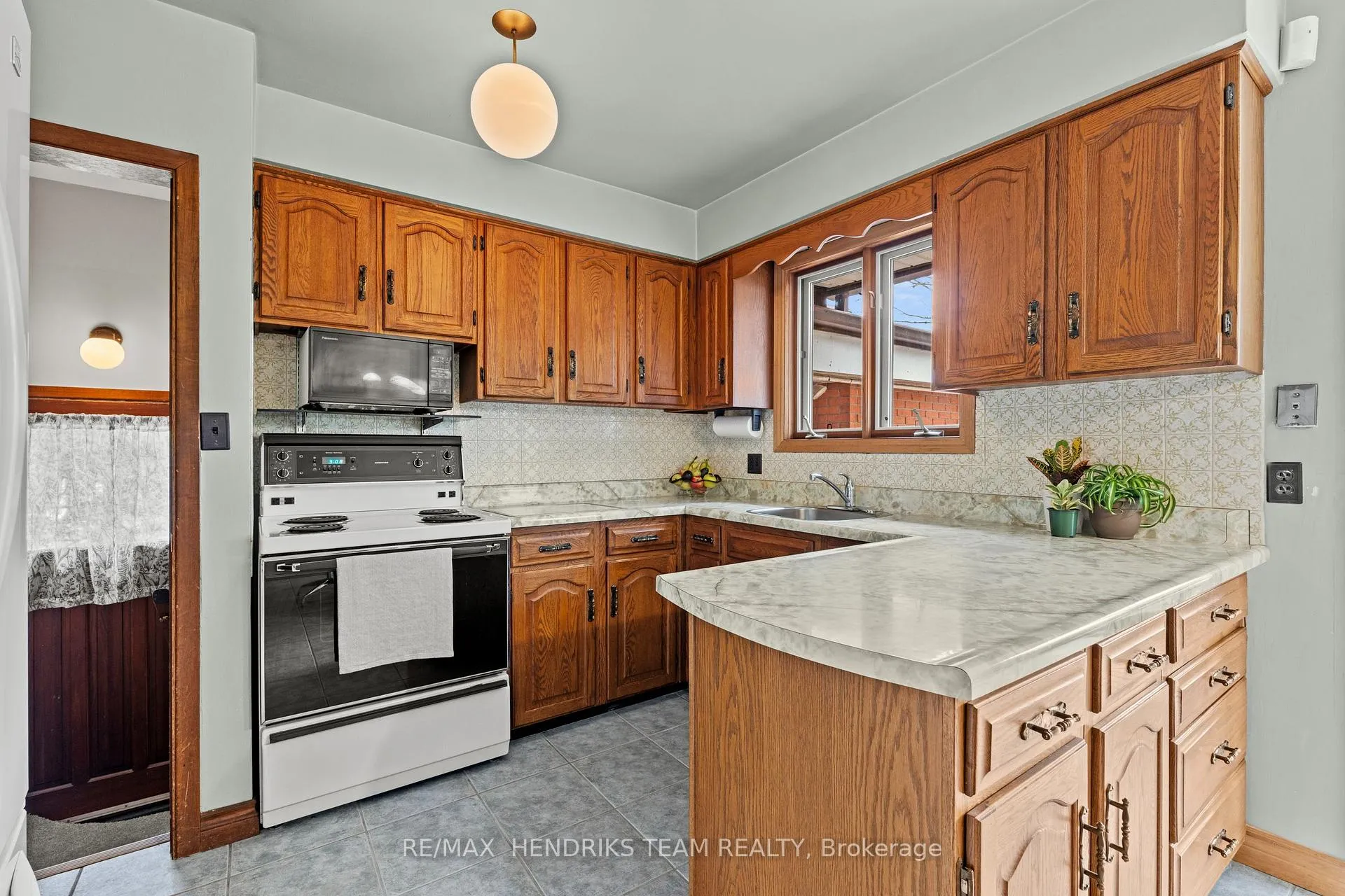 Photo 13 of 4 Ross Street, St. Catharines, Vine/Linwell — HOMEH