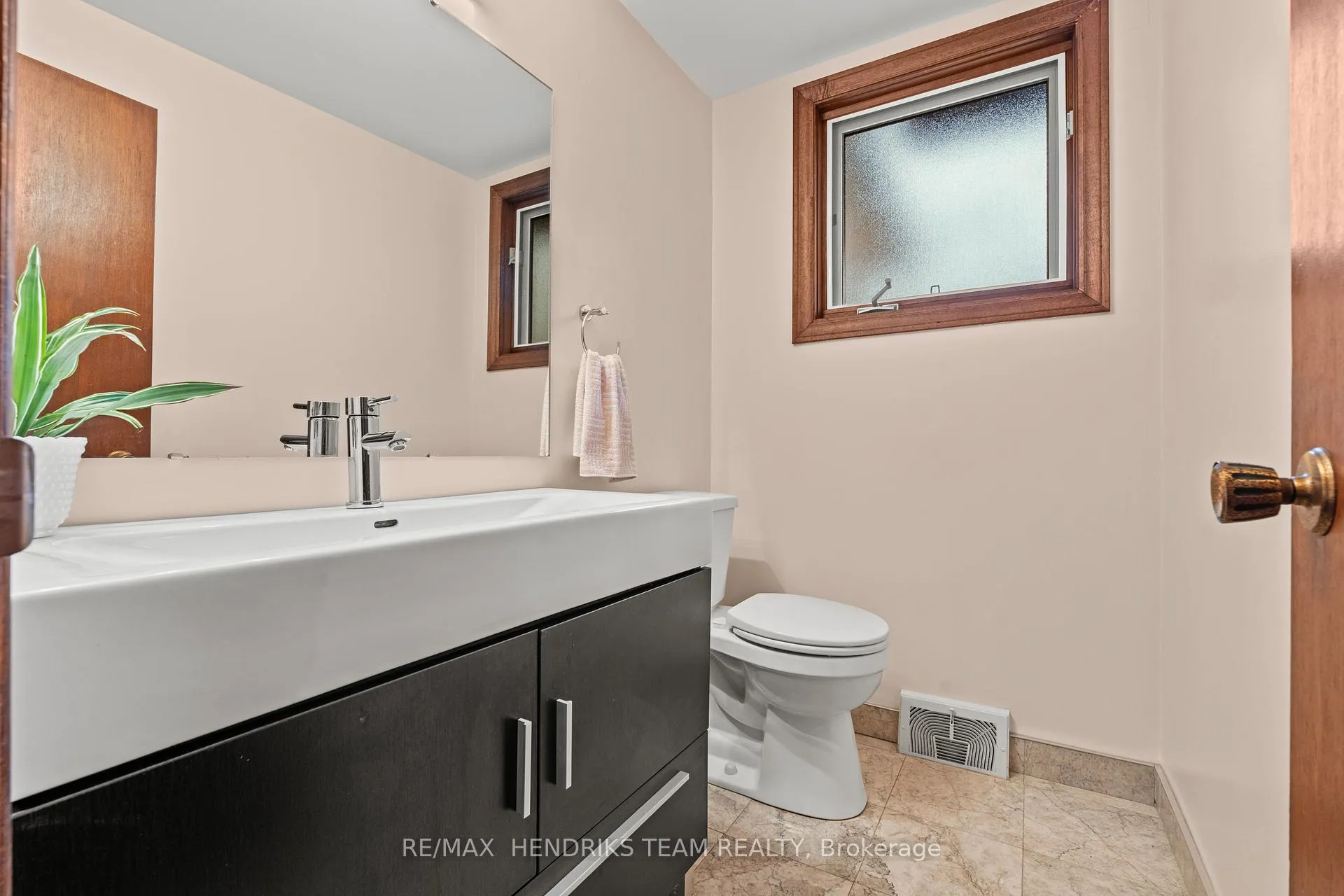 Photo 22 of 4 Ross Street, St. Catharines, Vine/Linwell — HOMEH