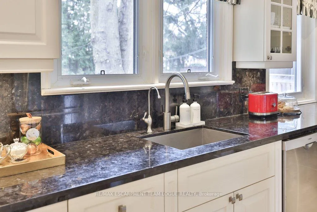 Photo 17 of 377 Arden Crescent, Burlington, Shoreacres — HOMEH