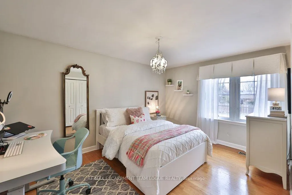 Photo 25 of 377 Arden Crescent, Burlington, Shoreacres — HOMEH