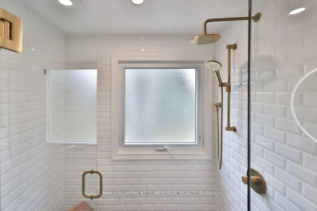 Photo 32 of 377 Arden Crescent, Burlington, Shoreacres — HOMEH