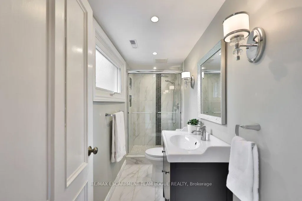 Photo 37 of 377 Arden Crescent, Burlington, Shoreacres — HOMEH