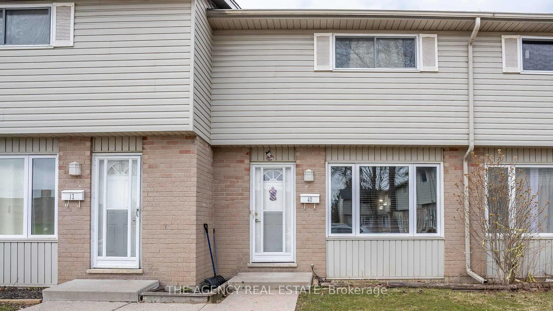 Front of Unit 40, 1095 Jalna Boulevard