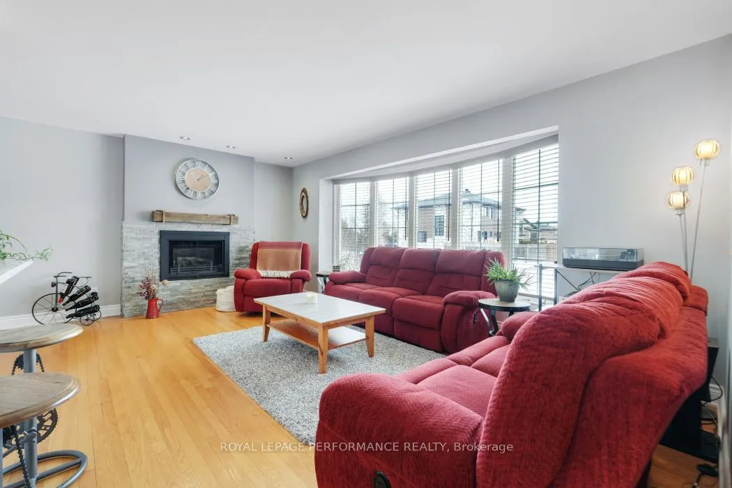 Photo 5 of 12 Willeth Avenue, Ottawa, City View/Skyline/Fisher Heights/Parkwood Hills — HOMEH