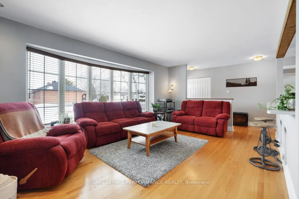 Photo 6 of 12 Willeth Avenue, Ottawa, City View/Skyline/Fisher Heights/Parkwood Hills — HOMEH