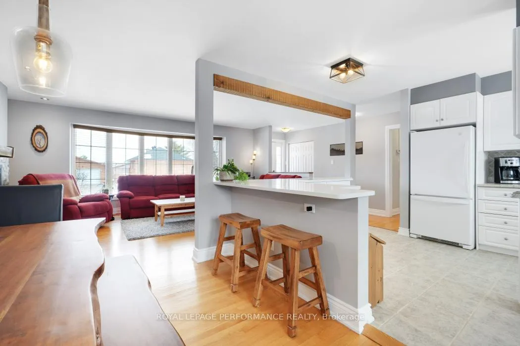 Photo 9 of 12 Willeth Avenue, Ottawa, City View/Skyline/Fisher Heights/Parkwood Hills — HOMEH