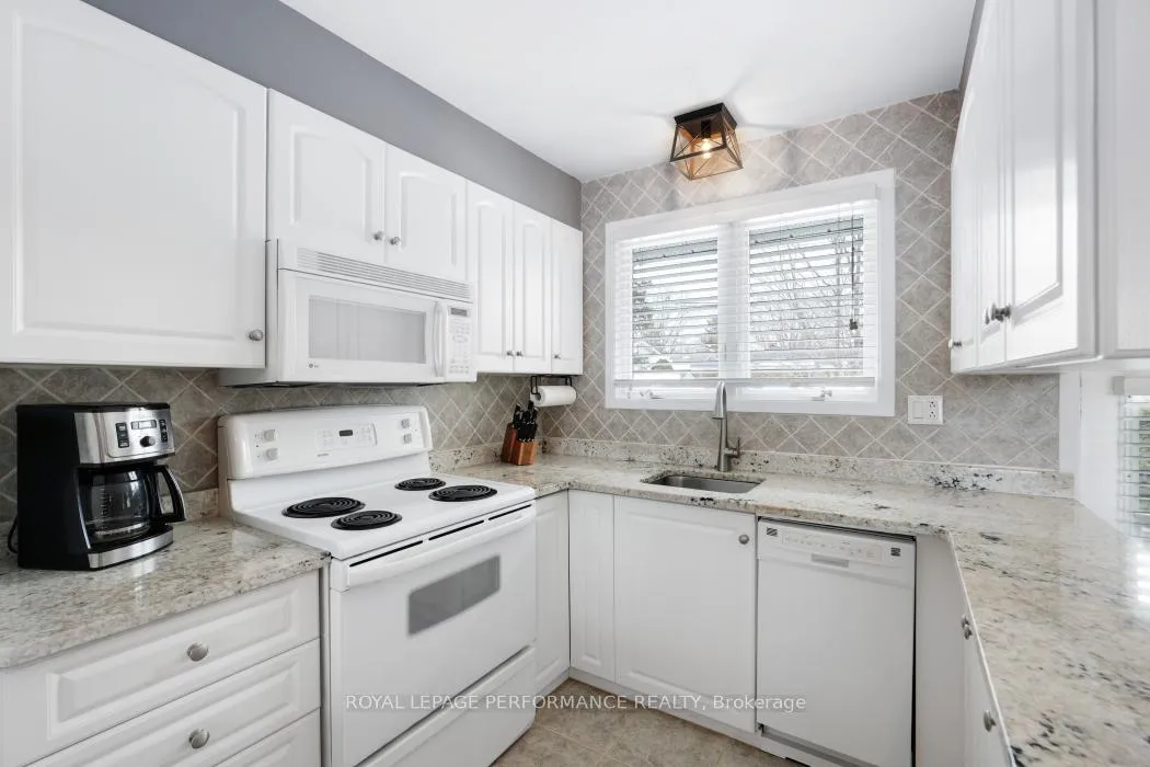 Photo 12 of 12 Willeth Avenue, Ottawa, City View/Skyline/Fisher Heights/Parkwood Hills — HOMEH