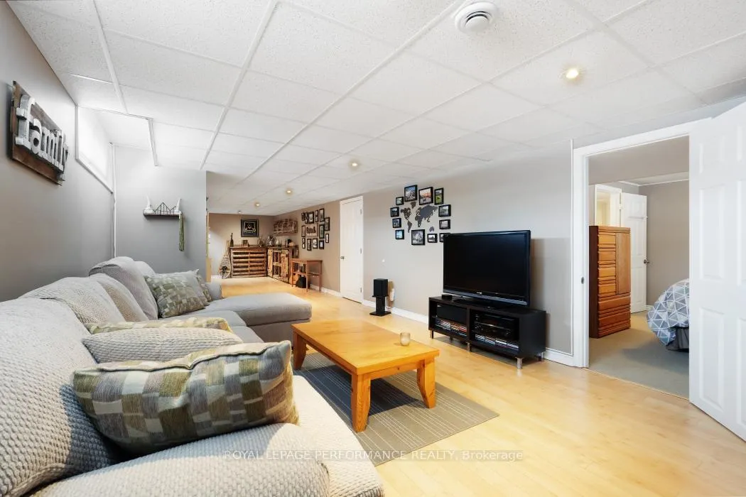 Photo 34 of 12 Willeth Avenue, Ottawa, City View/Skyline/Fisher Heights/Parkwood Hills — HOMEH