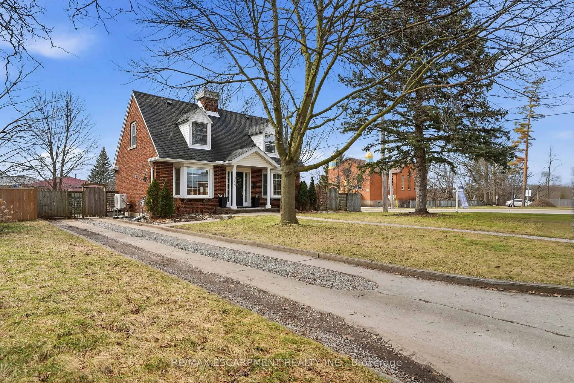Photo 3 of 106 Laurel Street, Waterloo — HOMEH