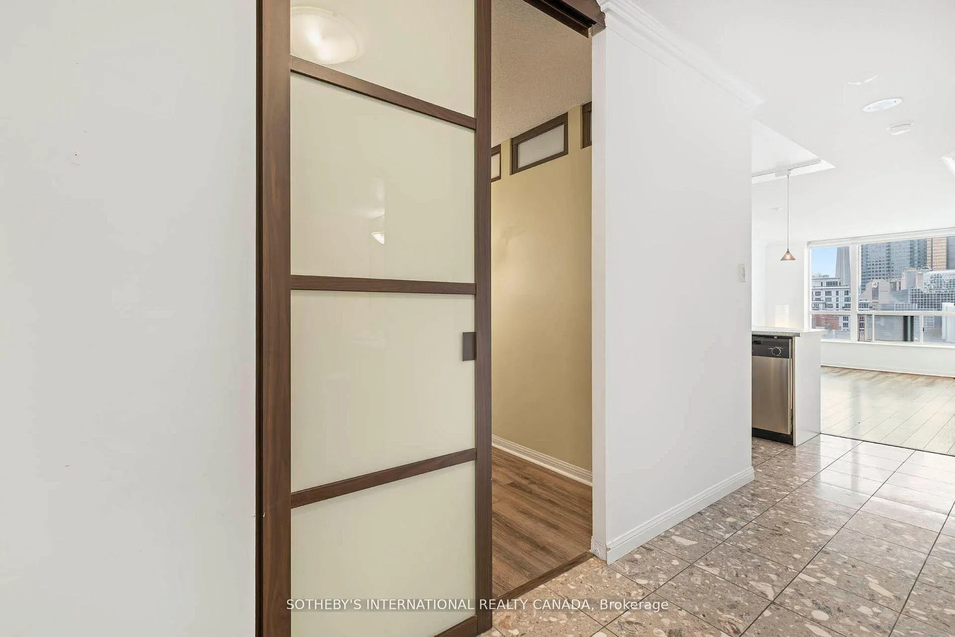 Photo 4 of Unit 1014, 109 Front Street E, Toronto, Waterfront Communities — HOMEH
