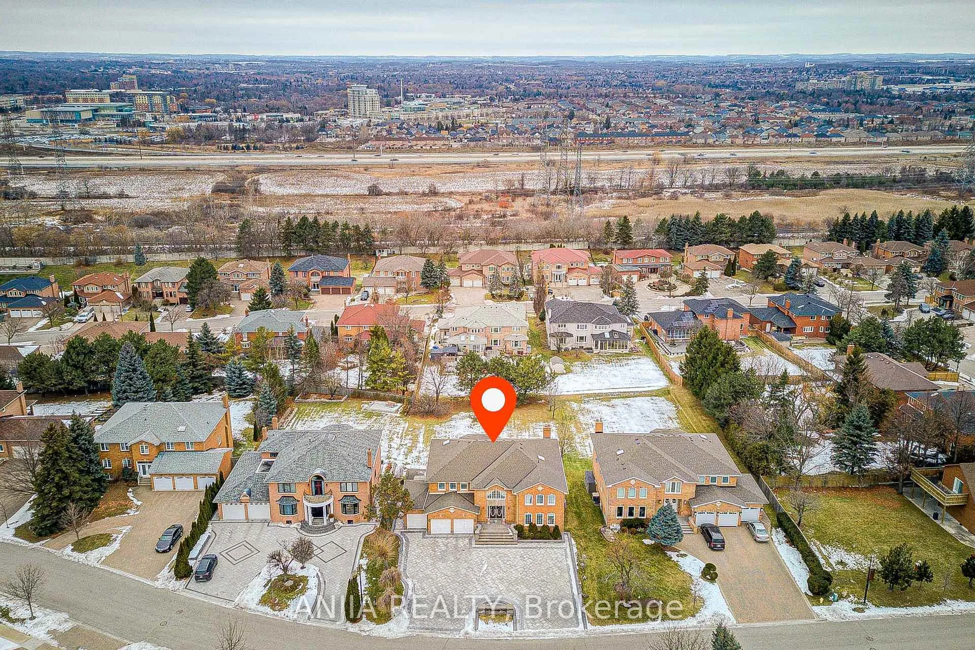 Photo 4 of 145 Beckenridge Drive, Markham, Milliken Mills East — HOMEH