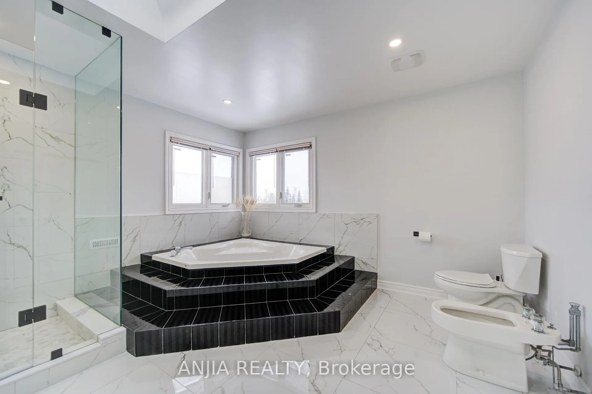 Photo 24 of 145 Beckenridge Drive, Markham, Milliken Mills East — HOMEH