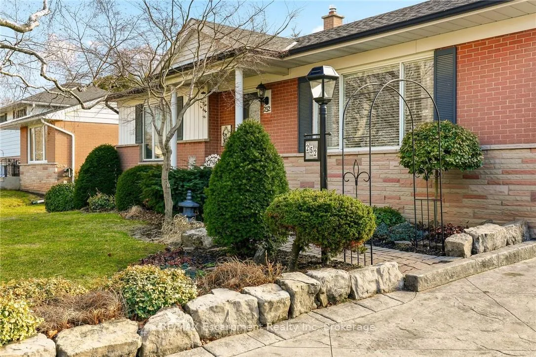 Photo 2 of 252 Hammersmith Court, Burlington, Appleby — HOMEH