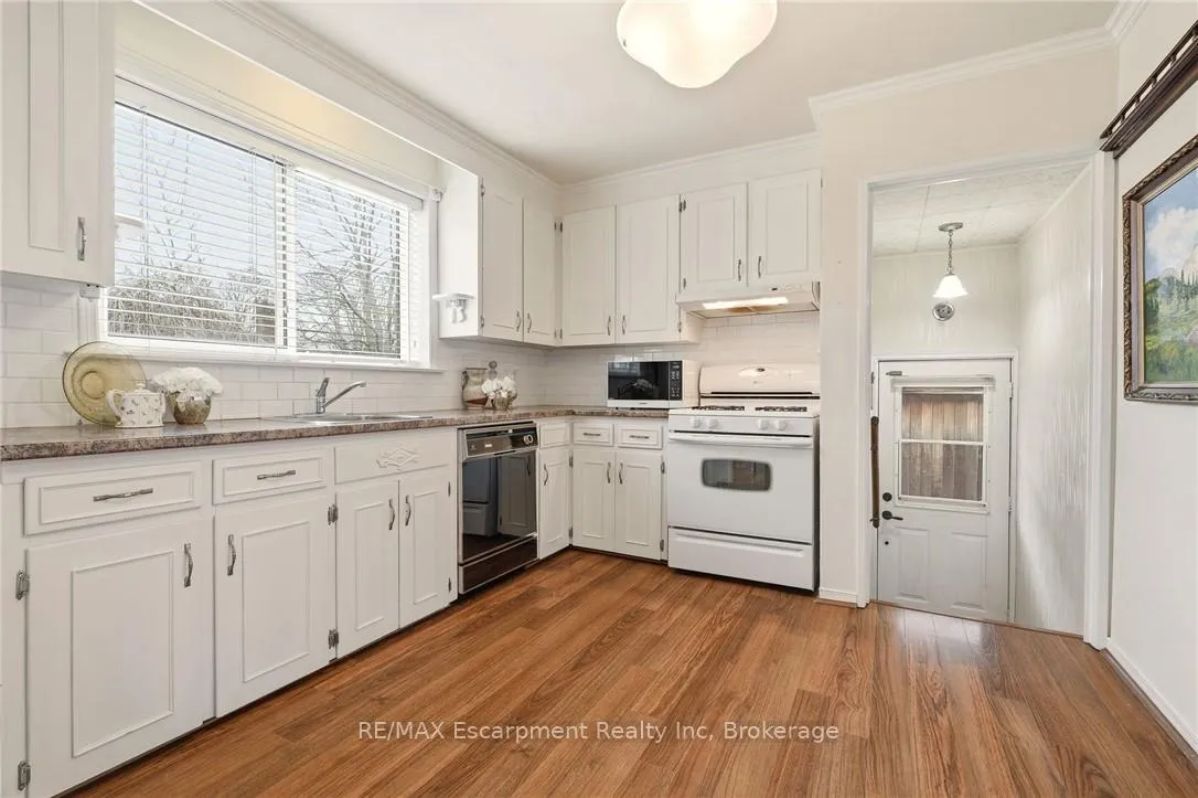 Photo 12 of 252 Hammersmith Court, Burlington, Appleby — HOMEH