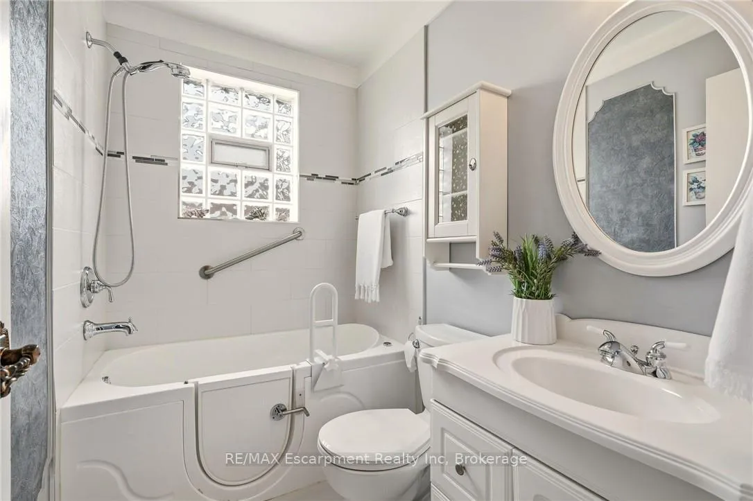 Photo 25 of 252 Hammersmith Court, Burlington, Appleby — HOMEH