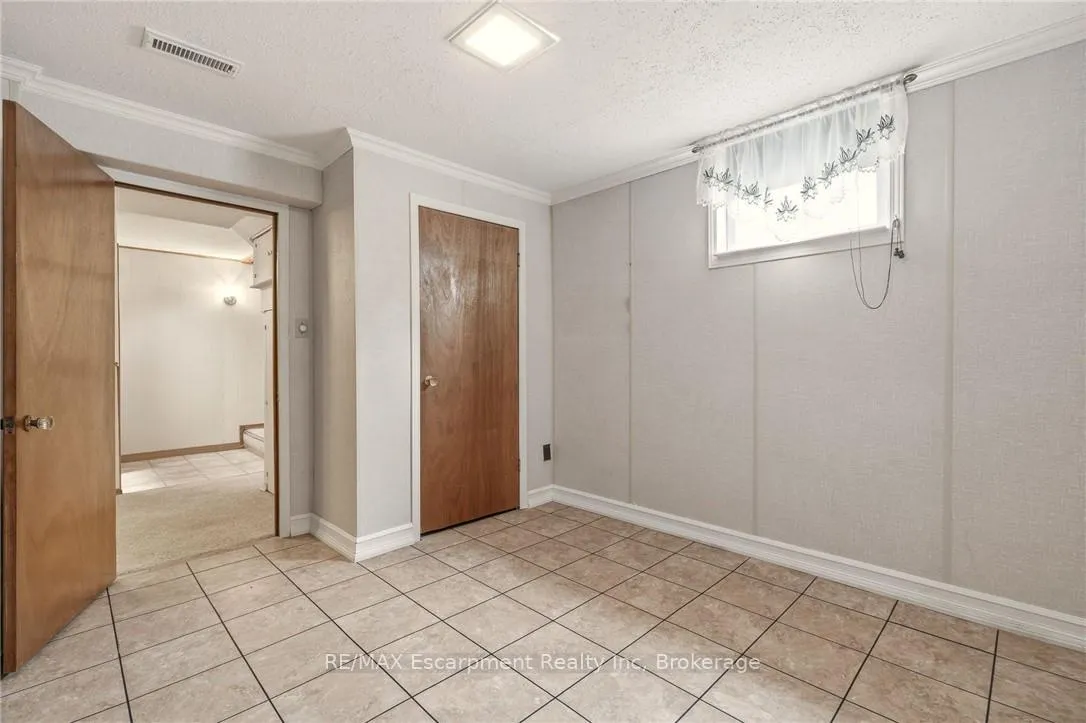 Photo 33 of 252 Hammersmith Court, Burlington, Appleby — HOMEH